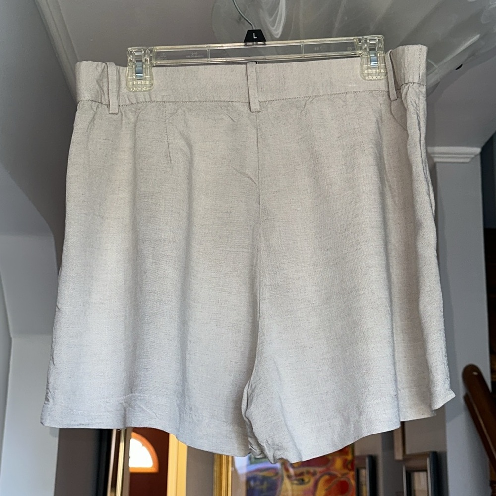 🌺 H&M Beige Pleated Linen Blend Shorts Sz 12 - Picture 3 of 7